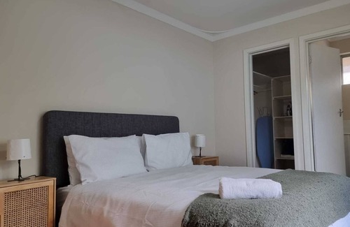 Burswood House | Escape the Ordinary: Minutes to Crown and Perth CBD!