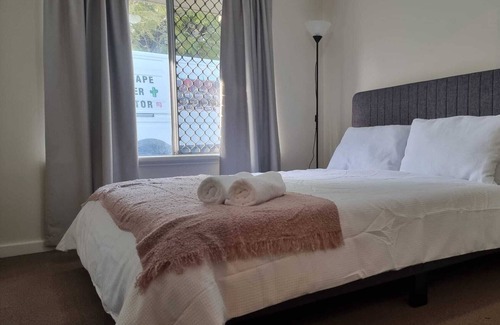 Burswood House | Escape the Ordinary: Minutes to Crown and Perth CBD!