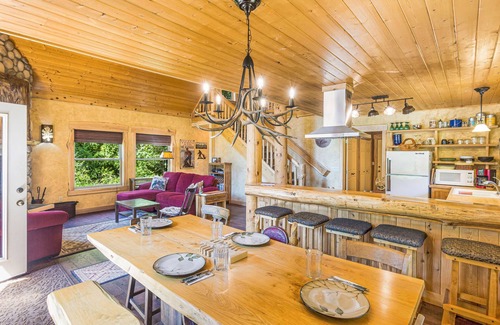 Randle Cottage | Reconnect with Nature at Elk Meadows Cottage: 10/10 Rated