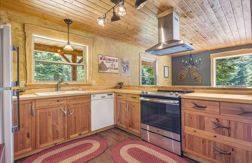 Randle Cottage | Reconnect with Nature at Elk Meadows Cottage: 10/10 Rated