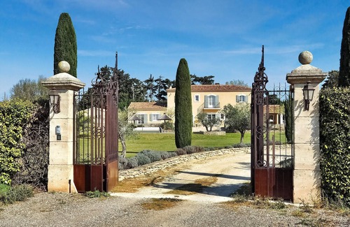 Aureille House | Tranquil Villa Getaway in Landscaped Gardens of Alpilles