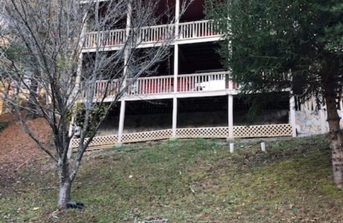 Piney Creek House | Relaxing Mountain Getaway with Pool & Family-Friendly Amenities