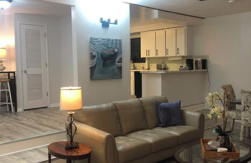Melrose House | Experience Tranquility at Beautiful Lake Lily Hotel