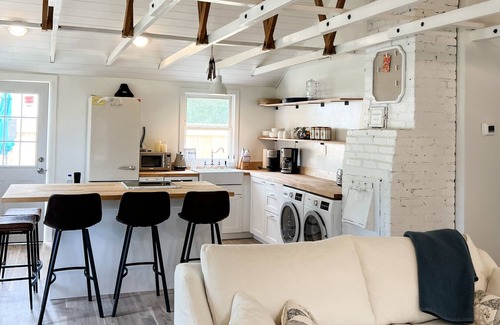 Hyannis House | Escape To Cape: Renovated 2-Bedroom Near Beach & Main St