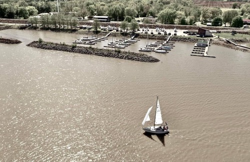 Keyesport House | Escape to Carlyle Lake!!