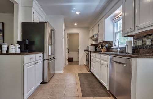 Lexington House | Cozy Comfort Awaits: Top-Rated Retreat in Lexington, SC