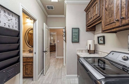 Hewitt House | Escape to Hewitt Homestead—your private Waco sanctuary just 10 mins from Magnolia. Whether you're gathering with family or chasing Chip & Jo dreams, this bold Texas stay is where style meets soul.