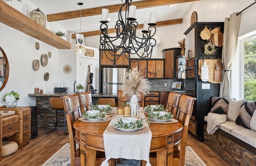 Clarkdale House | Experience Hillside Winehouse: Your Serene Retreat Awaits