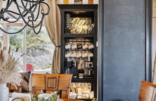 Clarkdale House | Experience Hillside Winehouse: Your Serene Retreat Awaits