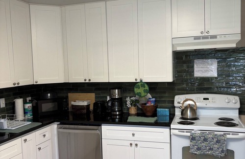 McKinney House | Escape to Moss Meadows: Your Serene Trip Awaits - Pet Friendly -