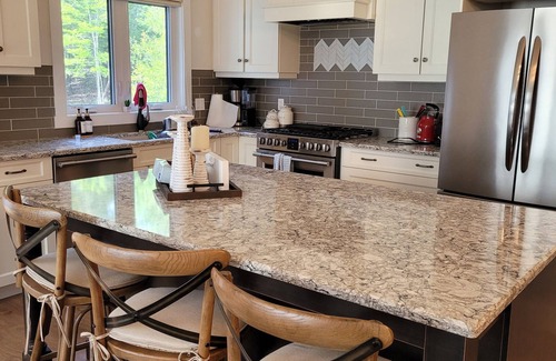 Seguin Cottage | Escape to Muskoka Waterfront Cottage with Hot Tub & Beach