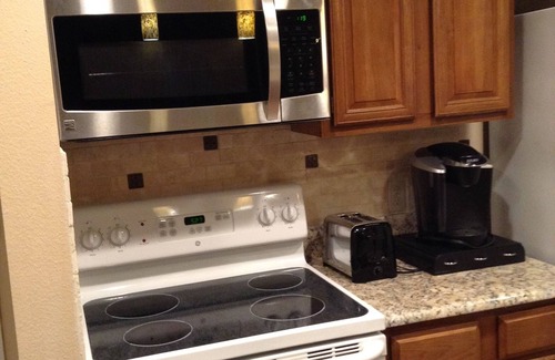 Granite Shoals Condo | Discover a Tropical Retreat on Lake LBJ with Pool & Spa