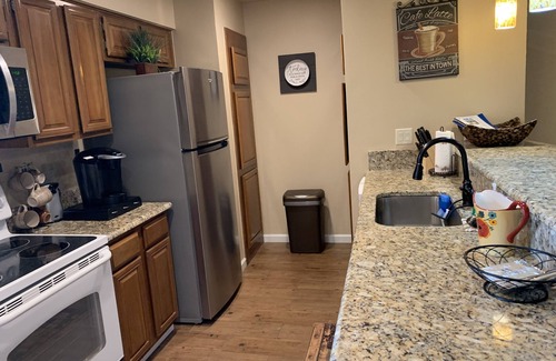 Granite Shoals Condo | Discover a Tropical Retreat on Lake LBJ with Pool & Spa