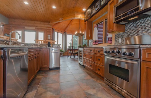 Mears Cabin | Silver Lake Log Home with Ocean Views & Endless Amenities