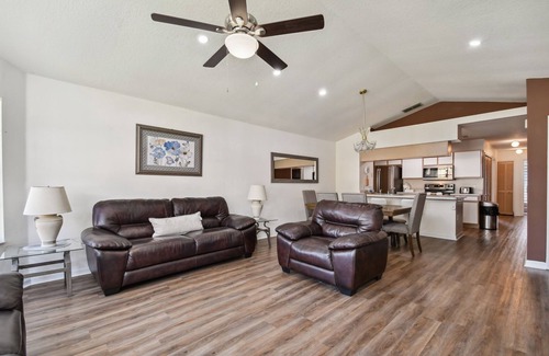 Lindfields Condo | Unforgettable 3B/2B Condo Near Disney with Lake View