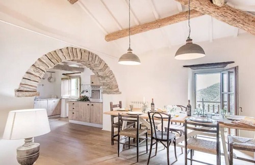 Cortona Villa | Relax in Our Rustic Italian Villa Amidst Tuscany's Hills