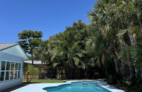 South Patrick Shores House | Guest Rated 10/10: Family Friendly Pool Oasis Awaits