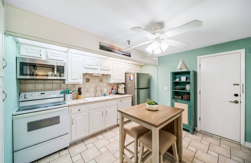 Afton Condo | Relax at Monkey Island Condo with Pool and Family Amenities
