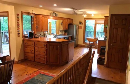 Creemore House | Relaxed Country Getaway with Spa & Pet-Friendly Amenities