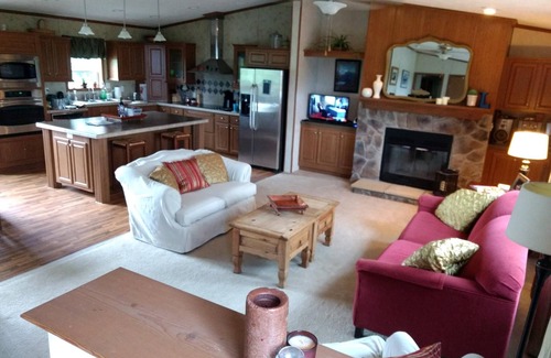 Hammondsport House | Discover Vineyards Amidst Rolling Hills – Guest Rated 9.8