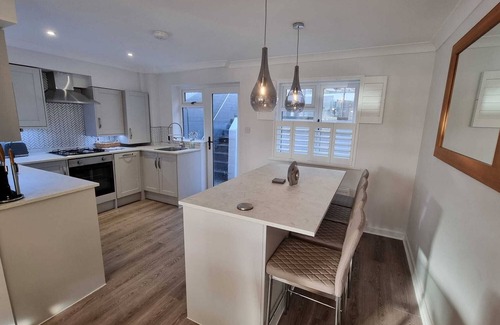 Rye Cottage | Experience Rye at The Strand with Pet-Friendly Amenities