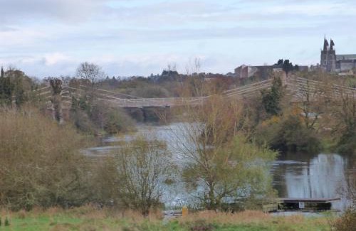 Belturbet House | Unforgettable Retreat at the Cozy Cabin – Guest Rated 9.8