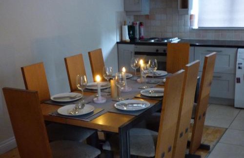 Belturbet House | Unforgettable Retreat at the Cozy Cabin – Guest Rated 9.8