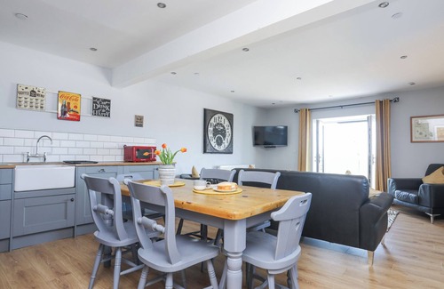 Bryngwran Cottage | ESCAPE TO THE CHAPEL ANGLESEY, family friendly in Bryngwran