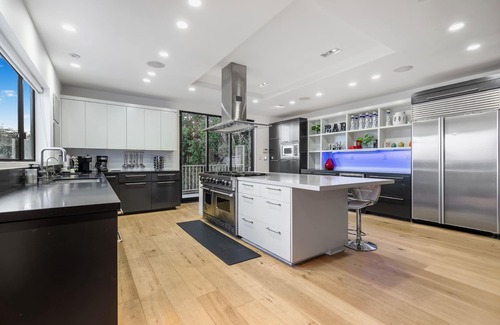 Hollywood Hills West Villa | Experience Hollywood Hills: Pet-Friendly Retreat with Views