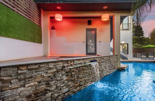 Hollywood Hills West Villa | Experience Hollywood Hills: Pet-Friendly Retreat with Views