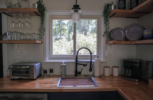 Putnam Valley House | Serene Lake House Getaway: 10/10 Guest Rated Retreat