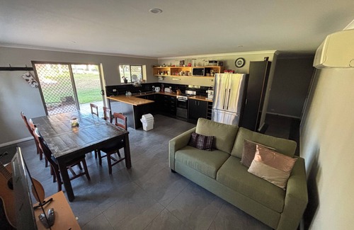 Bald Hills House | Escape to the relaxing Boobook Barn.