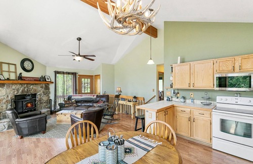Bailey Cabin | Inviting Retreat Backing to Pike National Forest with Spa