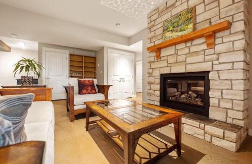 Springbank Apartment | Scenic Suburban Retreat with Mountain Views and Wildlife