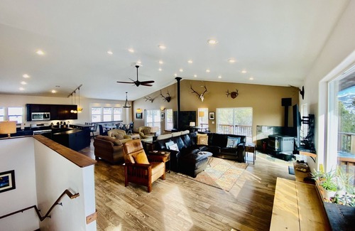 Twin Lakes Cabin | Experience the Wilderness at Mt Massive Lodge - 10/10 Rated