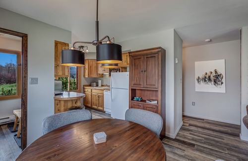 Clark Cabin | Mustang Cabin: Pet-Friendly Retreat with Mountain Views