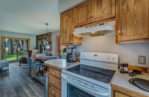 Clark Cabin | Mustang Cabin: Pet-Friendly Retreat with Mountain Views