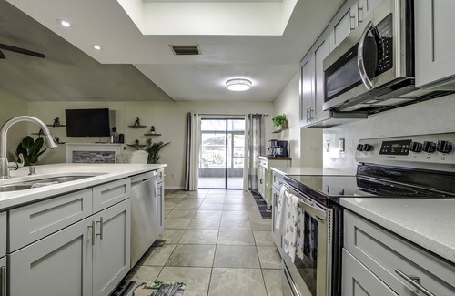 Ocala House | Tranquil Oasis with Ocean Views and Spa Retreat Experience