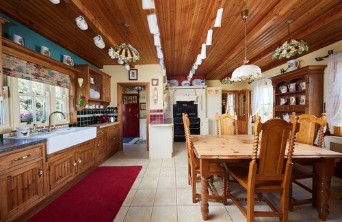 Ennis Cabin | Enchanting Rural Lodge on a Horse Farm with Pool & Breakfast
