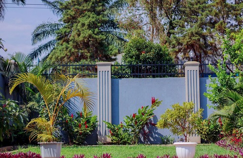 Bukoto House | Retreat to Serenity: A Hidden Gem with Spa and Hot Tub