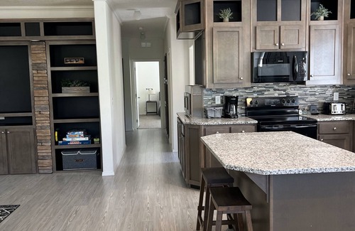 Chelan Cottage | Discover Your Ideal Chelan Escape with Pool & Hot Tub Access