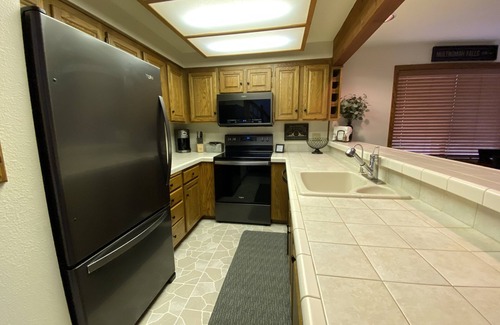 Welches House | Unwind at Whispering Woods: Top-Rated Escape in Mt. Hood