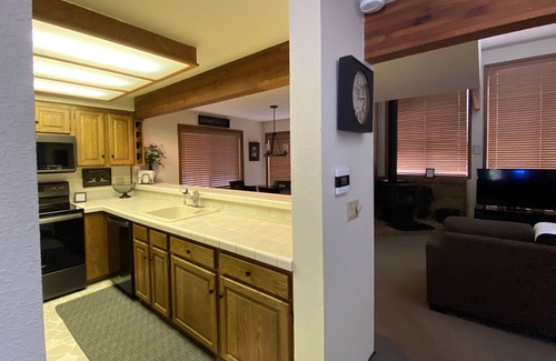 Welches House | Unwind at Whispering Woods: Top-Rated Escape in Mt. Hood