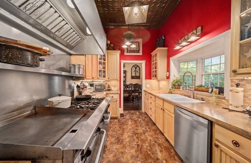 Mart House | Discover Willow Springs Inn: Cozy Retreat with Scenic Views