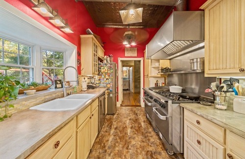 Mart House | Discover Willow Springs Inn: Cozy Retreat with Scenic Views