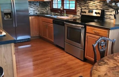 Mars Hill Cottage | Tranquil Retreat: 10/10 Rated Near Mars Hill & Asheville