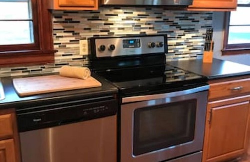 Mars Hill Cottage | Tranquil Retreat: 10/10 Rated Near Mars Hill & Asheville