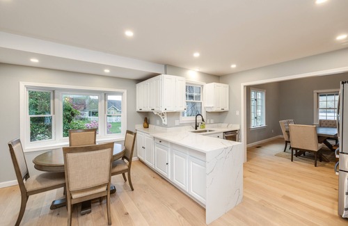 Lake Pocotopaug House | Discover Your Ideal Lakeside Retreat with Family Amenities