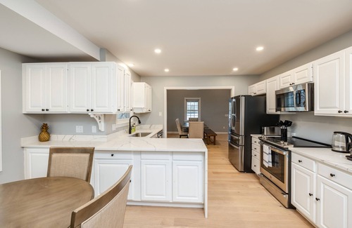 Lake Pocotopaug House | Discover Your Ideal Lakeside Retreat with Family Amenities