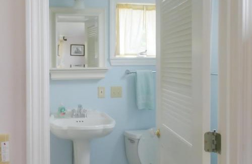North Eastham House | Discover esCAPE: Family and Pet-Friendly Retreat